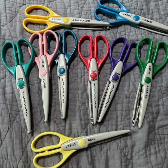 KRAFT EDGERS Craft Scissors Set of 20 Rotating Swivel Wood Carousel - Picture 5 of 7